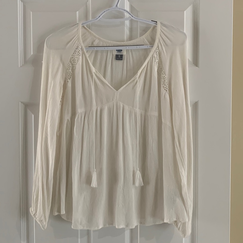 XS off white Old Navy top. Tunic look flowy and breathable